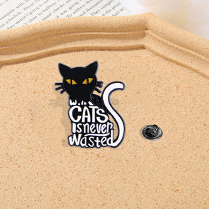 Wowei Diversão Criativa Liga Broche Dos Desenhos Animados Bonito Gato Branco Preto em Estilo Café Preguiçoso Tema Animal Emblema Metal Pinos Chapeado Técnica - Product Image 6