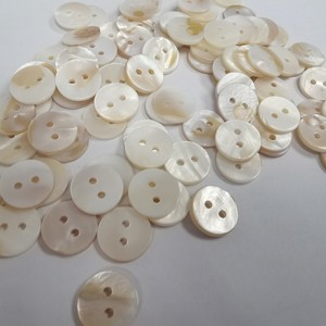 Bán buôn <span class=keywords><strong>2</strong></span> lỗ sông Shell nút cho quần áo may - Product Image 5