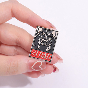 Al por mayor: Broches de metal con diseño de <span class=keywords><strong>película</strong></span>, estilo punk oscuro, de dibujos animados, esmaltados, bonitos y atrevidos, para ropa y accesorios - Product Image 2
