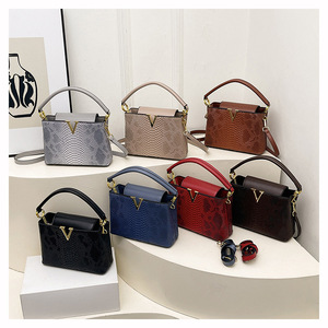 Sacs <span class=keywords><strong>à</strong></span> <span class=keywords><strong>main</strong></span> de créateur pour femmes, sacs <span class=keywords><strong>à</strong></span> bandoulière de luxe avec poignée supérieure, sacs personnalisés avec logo d'usine - Product Image 1