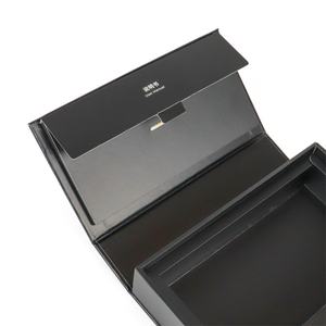 Boîte cadeau carrée en carton recyclable de luxe personnalisée avec gaufrage, couleur et finition personnalisées - Product Image 5