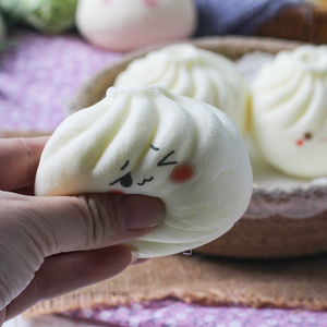 Juguete Blandito de Baozi con Aspecto de Bollo Blanco Cremoso y Expresión Facial Divertida para Aliviar el Estrés, Jugar y Regalar - Product Image 2