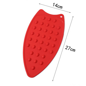 Tapis de repassage en silicone 27 cm x 14 cm, résistant à la chaleur, antidérapant, pour fers à repasser électriques - Product Image 1