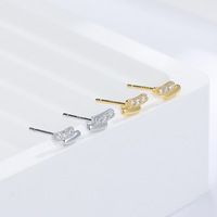 Moderne 18K Vergoldete 925 Sterling Silber Gebogene Pavé-Ohrstecker 925 Silber Asymmetrische Zirkon-Ohrstecker