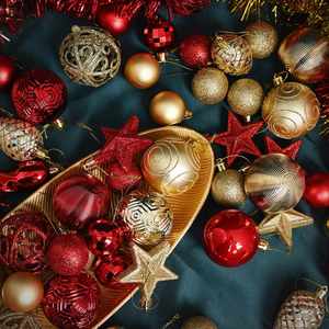 Ensemble de 44 boules de Noël texturées, creuses et imprimées en couleur, faites à la main, incassables et réutilisables, pour décorer le sapin - Product Image 2