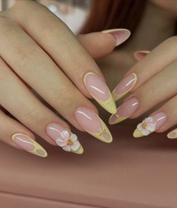 Uñas Postizas 3D con Diseño de Flores de Cerezo Rosadas sobre Base Transparente, Colección Romántica de Temporada - Product Image 5