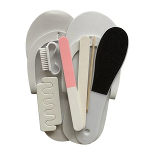 Kit de manucure et pédicure jetable avec lime à ongles, brosse, ensemble de soins des pieds et pantoufles pour salon, spa, hôtel, bain – Trousse d'outils de pédicure - Product Image 4