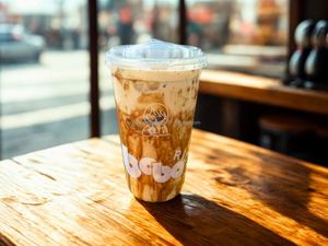 Vente en gros de gobelets en plastique givré personnalisés avec logo imprimé, 700 ml, PP, 8 oz, pour bubble tea - Product Image 2
