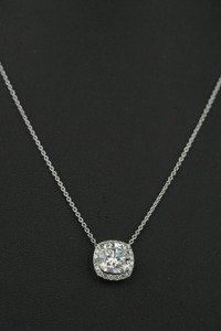 Collar de Mujer con Diamante Cultivado en Laboratorio de Lujo, Corte Cojín, Chapado en Oro de 14/18Kt, Certificado IGI, Diseño Moderno - Product Image 5