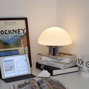 Lampe de table vintage style Bauhaus, lumière LED, base d'ampoule E27, tête simple, décoration intérieure, éclairage de chevet pour chambre à coucher - Product Image 4