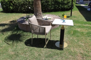 Chaise de jardin Sara - Mobilier d'extérieur moderne en métal avec un design de panneau pliable confortable et durable - Product Image 2