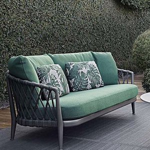 Conjunto de Muebles de Exterior de Mimbre Sintético Impermeable, Sofá de 3 Plazas y Sillón con Estructura de Aluminio para Hotel y Villa - Product Image 1