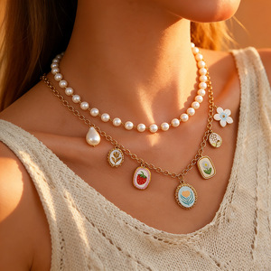 Collier Pendentif Thème Floral en Acier Inoxydable Plaqué Or 18 carats avec Plusieurs Breloques – Idéal pour le Quotidien et les Voyages - Product Image 1