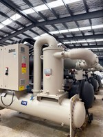 Yüksek Verimli Tek Vidalı Soğutucu 1224KW R134a Su Soğutmalı Ticari HVAC Endüstriyel Merkezi Ünite