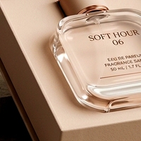Boîte à parfum rigide rose magnétique de luxe sur mesure, style livre, pour une seule bouteille, présentation pour emballage de parfum personnalisé