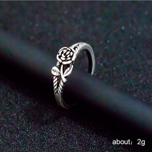 Anello Aperto Creativo a Forma di Rosa per Donne, Elegante Fascia Floreale Vintage, Accessorio Gioiello per Outfit Quotidiani e Feste - Product Image 5