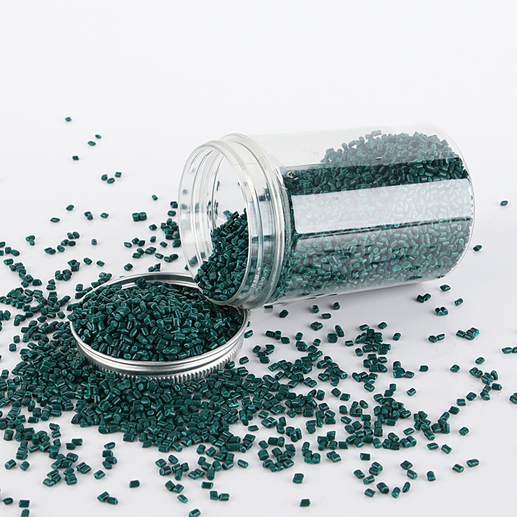 Экологичные зеленые гранулы маточной концентрации