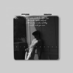 Espejo de Maquillaje Portátil Plegable Cuadrado de Doble Cara con Diseño de Ídolo de KPOP, Bangtan Boys <span class=keywords><strong>V</strong></span> Taehyung, TIPO 1 - Product Image 6