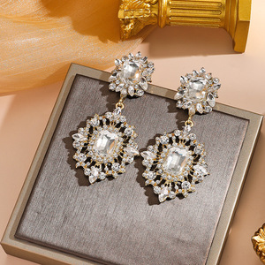 Orecchini Eleganti in Stile Retrò con Cristalli e Diamanti Esagerati di Lusso - Product Image 2