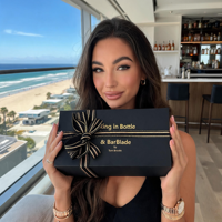 Boîte cadeau rigide noire personnalisée avec surpiqûres dorées, ruban en satin et logo estampé à chaud pour emballage de parfum, montre ou cadeau