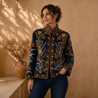 Manteau d'hiver en velours luxueux à motifs botaniques, broderie florale complexe inspirée de l'art traditionnel ouzbek, veste pour femme