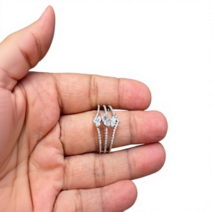 Anillo de circonita con acabado plateado de calidad premium y a la moda para ocasiones, fiestas y bodas, colección para mujeres y niñas. - Product Image 2