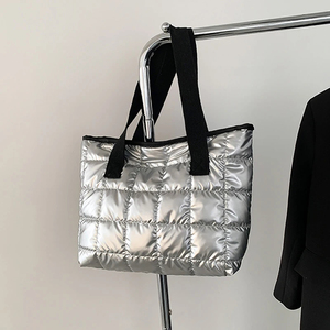 맞춤형 격자 패턴 퀼팅 숄더 쇼핑백 대용량 초경량 여행 나일론 다운 코튼 패딩 토트백 - Product Image 4