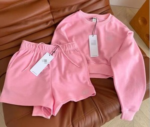 Completo sportivo da donna 2 pezzi in cotone con logo argento, pantaloncini corti e jogger per fitness, palestra e loungewear - Collezione Estate 2026 - Product Image 1