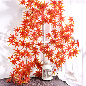 Guirlandes artificielles en feuilles d'érable Stupid Bird, 100-200 cm, en plastique, pour décoration extérieure et intérieure, accessoires de Noël - Product Image 1