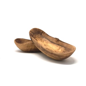 Cucchiaio per risotto in legno d'olivo rustico e durevole - Product Image 2