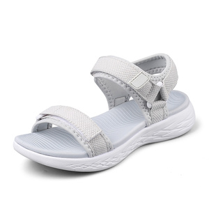 <span class=keywords><strong>Sandali</strong></span> estivi da donna di alta qualità all'ingrosso nuovi <span class=keywords><strong>sandali</strong></span> da spiaggia scarpe basse da esterno sportive bianche nude 2025 basso prezzo - Product Image 1