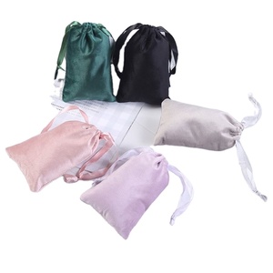 Sacs à cordon 8*10CM, petits sacs à bijoux, pochettes d'emballage en velours doux, sacs cosmétiques en velours de qualité supérieure, 7 couleurs au choix - Product Image 1