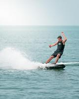 Nouvelle arrivée 2025 - Planche de surf E-Foil en fibre de carbone, modèle motorisé 8 kW avec télécommande et sac, homologué CE et MSDS pour utilisation en eau océanique