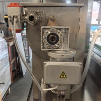 Machine de remplissage automatique à piston servo pour la préparation de pâte à tartiner au chocolat et à la crème de cacahuètes à deux couleurs, avec fonction de chauffage et de mélange
