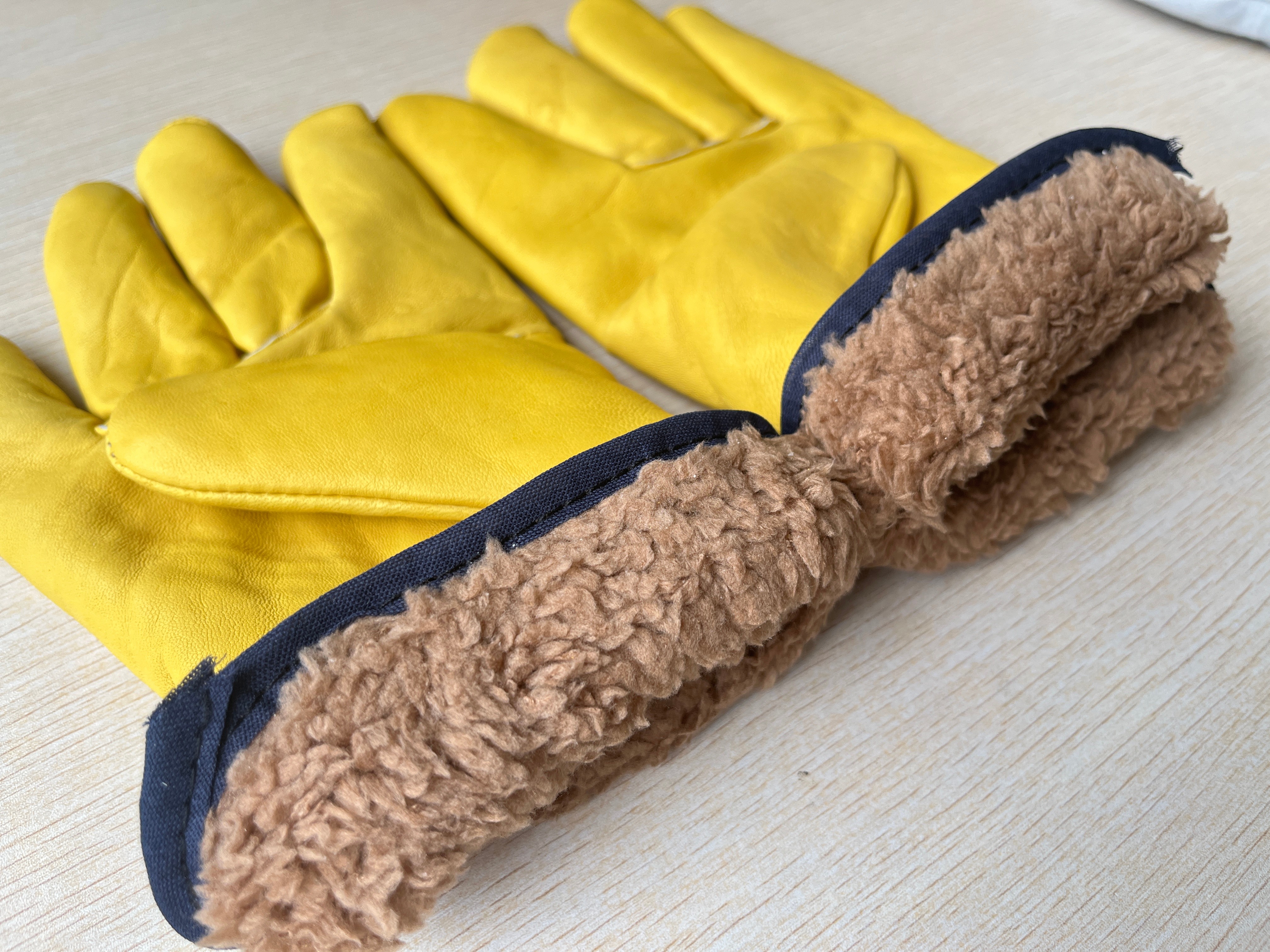 Thick Fleece Suede Sheepskin Winter Beekeeping Gloves Yellow For Beekeeper