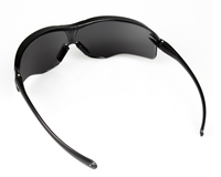Gafas Protectoras de Seguridad 3M 10435 Negras, Lentes Grises Oscuros 3M10435 para Protección Anti-UV, Anti-Vaho, Anti-Impactos y Anti-Polvo