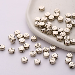Lot de 500 grammes de <span class=keywords><strong>perles</strong></span> alphabet 4*7mm pour la fabrication de bijoux, accessoires de bracelet DIY, <span class=keywords><strong>perles</strong></span> plates rondes en acrylique faites à la main, <span class=keywords><strong>perles</strong></span> à lettre unique - Product Image 6