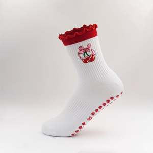 Nuevo diseño de calcetín de algodón para mujer, calcetín personalizado con logotipo bordado, calcetín de Yoga, calcetín de agarre antideslizante para Fitness, Pilates - Product Image 2