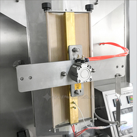 Machine d'emballage de nourriture eau boissons en sac électrique de 5kg emballage automatique de jus de fruit liquide emballage de pochette en film plastique scellant PLC