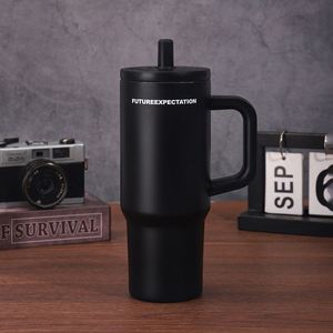 Gobelet isotherme de voyage pour voiture 24oz 720ml, tasse à double paroi avec couvercle et paille antidérapante pour les trajets quotidiens - Product Image 1