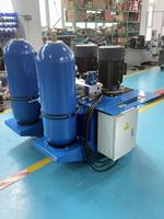 Unité hydraulique à réservoir bleu grande capacité, station de pompage robuste avec sortie synchrone à 3 moteurs et manomètres doubles