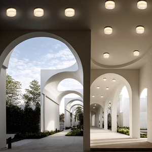 Lámpara de Pared de Diseño Nórdico Moderno, Pantalla de Acrílico Minimalista para Dormitorio y Entrada, Cuerpo de Hierro Dorado de 6W - Product Image 2