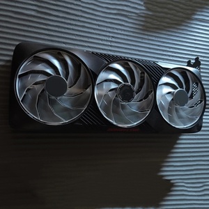GPU para Juegos RX 9070 XT con 16GB de Memoria de Video GDDR6 y Sistema de Refrigeración de Triple Ventilador - Product Image 1