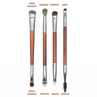 Ensemble de 4 pinceaux professionnels à double extrémité pour le maquillage des yeux avec virole en métal à canon manche en bois brun pour le fard à paupières et les sourcils.