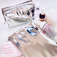 PU cuir métallisé argent fermeture éclair sac cosmétique personnalisé maquillage de luxe en relief sacs cosmétiques sac de lavage pour voyage pour les femmes