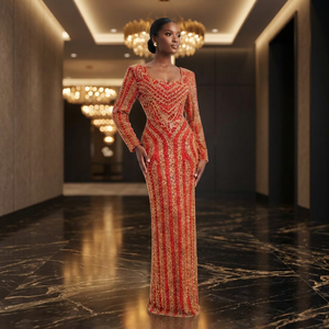 Robe de soirée longue moderne en satin rouge or ornée de perles - Product Image 2