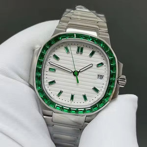 Reloj de Buceo Unisex de Alta Calidad, Deportivo, de Acero Inoxidable, con Movimiento de Cuarzo, Cristal de Zafiro, Esfera con Puntero, Piedra Verde Helada - Product Image 1