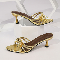Nouvelles Sandales Élégantes à Talons Mi-Hauts pour Femmes 2026, Tendance et Sexy, à Bout Ouvert avec Décoration Florale Métallique