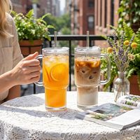 Gobelets en verre borosilicate transparent rayé de 24 oz en gros avec couvercles, pailles et poignée pour café glacé, jus et lait
