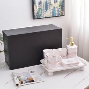 Ceramica di lusso di una coppia di nozze collutorio insieme della tazza di <span class=keywords><strong>porcellana</strong></span> Occidentale in bianco e nero <span class=keywords><strong>set</strong></span> da <span class=keywords><strong>bagno</strong></span> - Product Image 4